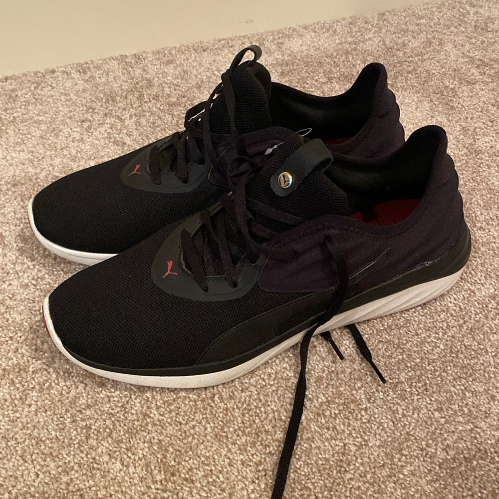 Never worn Puma men’s sneakers